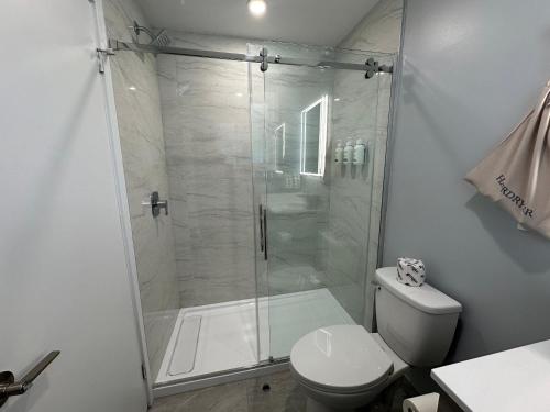 a bathroom with a shower and a toilet at Travelodge by Wyndham Bracebridge in Bracebridge