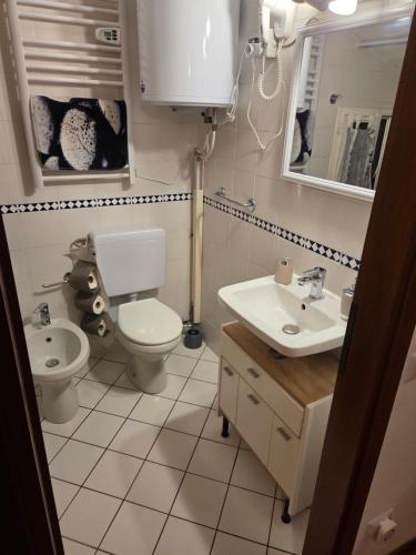 Bilik mandi di MANSARDA MARE Prora