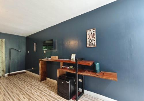 a room with a desk and a blue wall at River Ranch Resort in Tupi