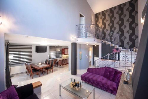 Dana's Luxury Maisonette