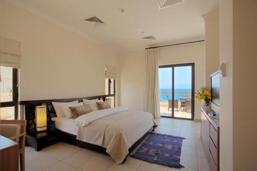 Postel nebo postele na pokoji v ubytování Grand Tala Bay Resort Aqaba