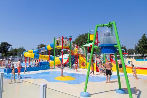 a group of people playing in a water park at Welcome in - Chalet Bosdier, Camping de Duinhoeve Burgh-Haamstede in Burgh Haamstede