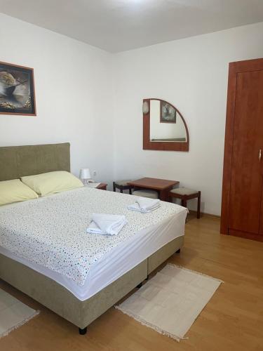 Postel nebo postele na pokoji v ubytování Apartments Maja Lopar