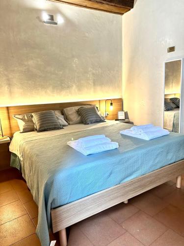 Una cama o camas en una habitación de Il Nido nel centro storico di Asolo