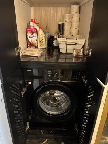 a washer and dryer in a room at Black Velvet in Agkidia