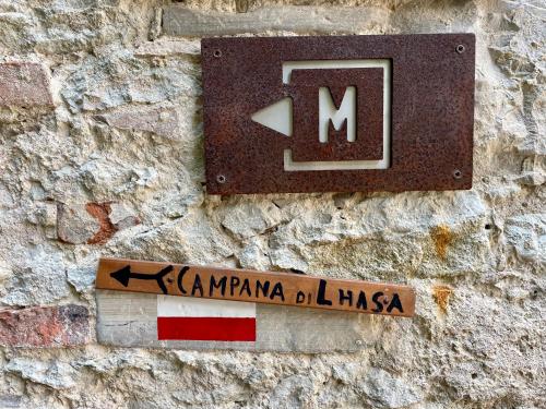 Ein Zertifikat, Auszeichnung, Logo oder anderes Dokument, das in der Unterkunft Casa tipica nel borgo - Casa Soemy ausgestellt ist