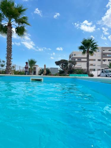 S1 résidence avec piscine et Pied dans l'eau