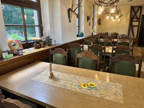 a table with a napkin on it in a restaurant at Landgasthof & Hotel Waldeck in Treuen
