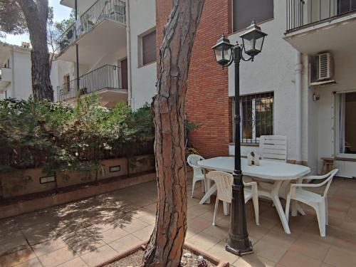 Apartamento con terraza a metros de la playa y zona comercial, ideal familiar - Costa Brava - ES-209-68