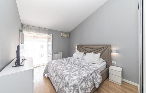 Lovely Apartment In Stobrec With House Sea View
