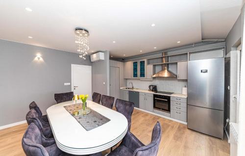 Lovely Apartment In Stobrec With House Sea View