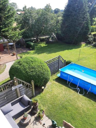 a backyard with a swimming pool in the grass at Hütti's Hütte in Oldendorf