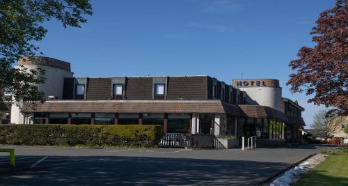 a building with a sign that reads noah at Best Western The Hilcroft Hotel West Lothian in Whitburn