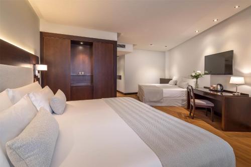 Uma cama ou camas num quarto em Occidental Granada