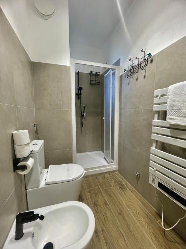 a bathroom with a toilet and a sink and a shower at BNBOOK - Green Zone Studio in Paderno Dugnano