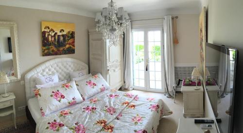 Кровать или кровати в номере La Bergerie B&B