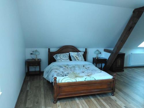 a bedroom with a bed with blue walls and wooden floors at Maison à Scherwiller in Scherwiller