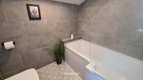 a bathroom with a tub and a toilet and a sink at Quakers Field View in Pennington
