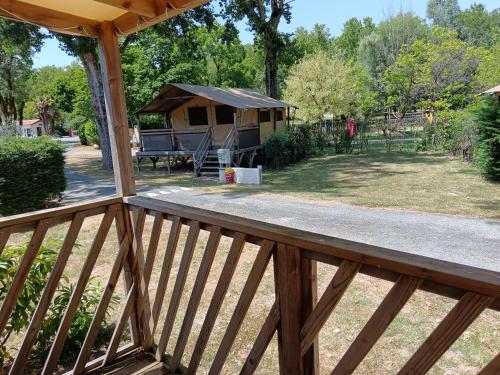 Κήπος έξω από το camping ile aux loisirs