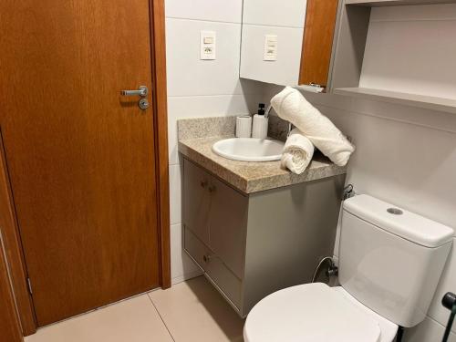 a small bathroom with a toilet and a sink at PRAIA Mar Sofisticado Novo in Vila Velha