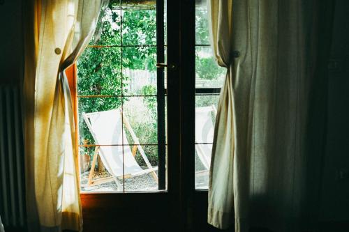 an open window with a view of a yard at Agriturismo Vallerana in Capalbio
