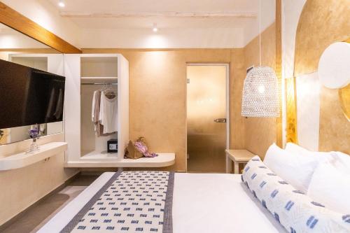 a hotel room with a large bed and a bathroom at Villa Billena in Skala Potamias