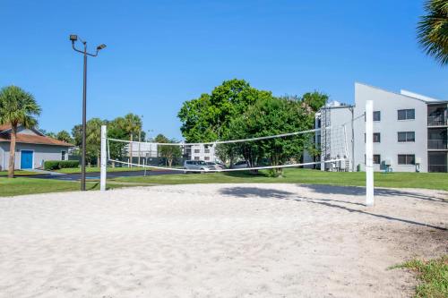 a volleyball net on the sand in front of a building at Orbit One Vacation Villas in Orlando