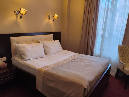 Una cama o camas en una habitación de Marionn Hotel