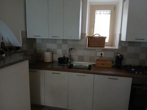 Η κουζίνα ή μικρή κουζίνα στο B&B La cascina dei sogni