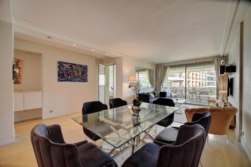 REF 1434 - Cannes Croisette - Sea view apartment for rent