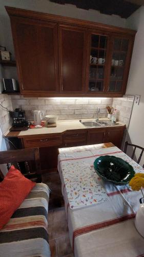 a kitchen with a table with a green plate on it at Berényi apartman in Erdőhorváti