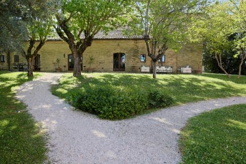 Κήπος έξω από το Borgo Sorbatti Country House