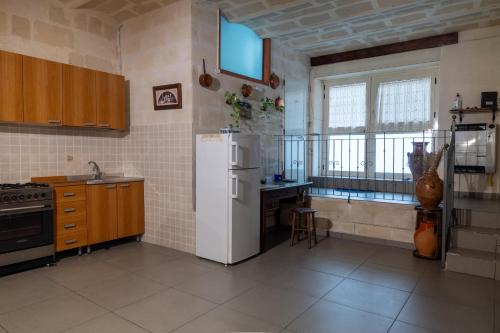 Η κουζίνα ή μικρή κουζίνα στο La perla di tufo