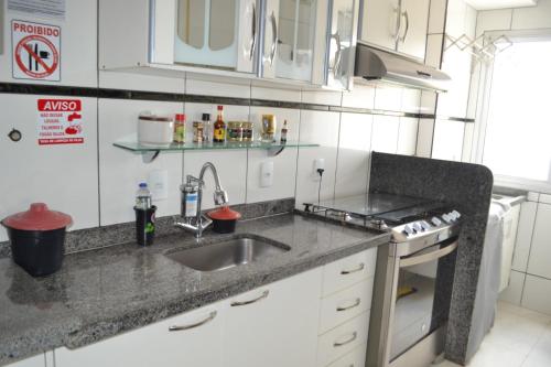Apartamento Aquarius Residenceにあるキッチンまたは簡易キッチン