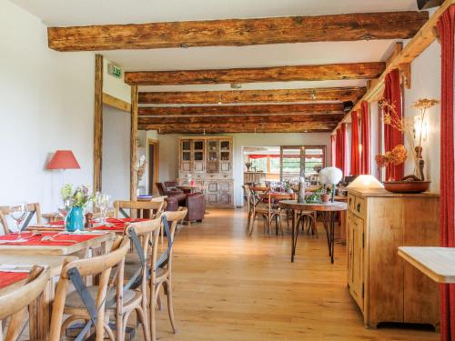 Restaurace v ubytování Chalet Victoria-2 by Interhome