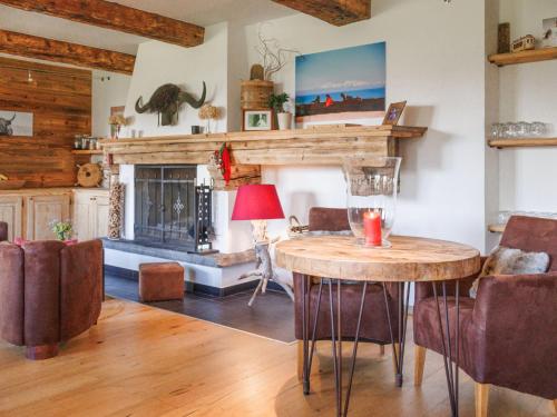 Area soggiorno di Chalet Victoria-2 by Interhome