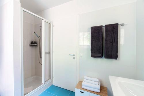 Ένα μπάνιο στο Casa Bianca by Quokka 360 - two apartments in Val Verzasca