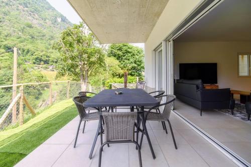 Μπαλκόνι ή βεράντα στο Casa Bianca by Quokka 360 - two apartments in Val Verzasca