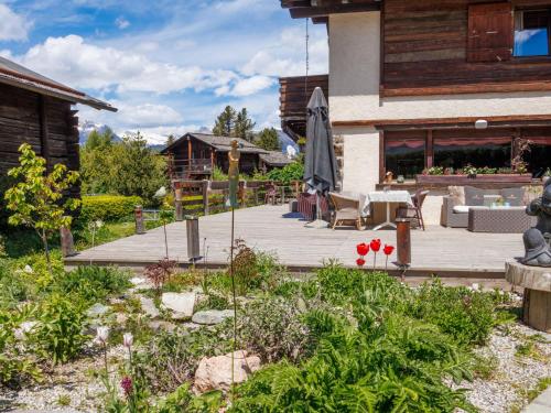 Giardino di Chalet Victoria-2 by Interhome