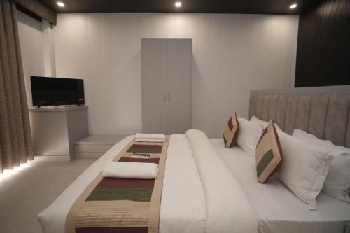 THE TRADE INTERNATIONAL HOTEL Jaipurにあるベッド