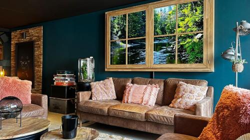 a living room with a couch and a window at Le Theux Toit - Escapade romantique et Wellness in Theux