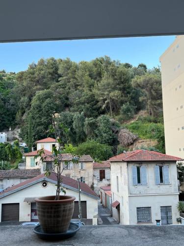 Studio magnan grand balcon