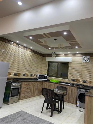 Dapur atau dapur kecil di شقق ابو يزن المفروشة