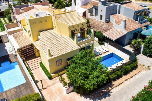 an aerial view of a house with a swimming pool at Vila Sophia, Vilamoura- By Urbinvest Algarve in Vilamoura