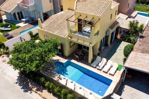 an aerial view of a house with a swimming pool at Vila Sophia, Vilamoura- By Urbinvest Algarve in Vilamoura