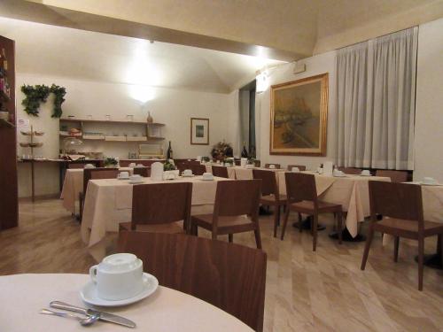 a dining room with tables and chairs in a restaurant at Hotel Giardino in Prato