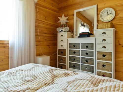 a bedroom with a bed and a mirror at Holiday Home Kesäranta by Interhome in Alavus