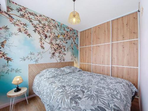 Ένα ή περισσότερα κρεβάτια σε δωμάτιο στο Apartment Résidence de Saint Palais-8 by Interhome