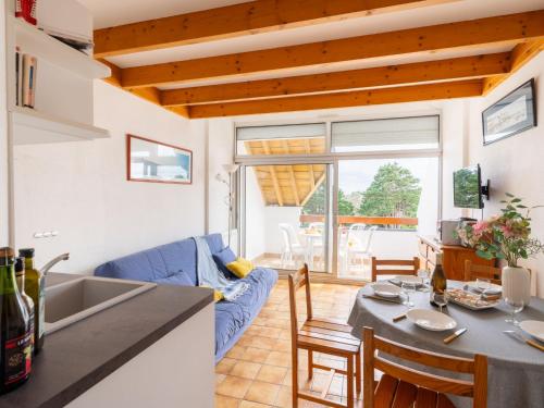 Χώρος καθιστικού στο Apartment Piscine et Plage-2 by Interhome
