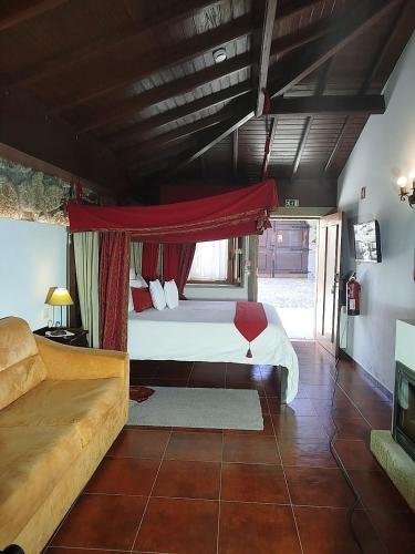 Ένα ή περισσότερα κρεβάτια σε δωμάτιο στο Casas do Rio
